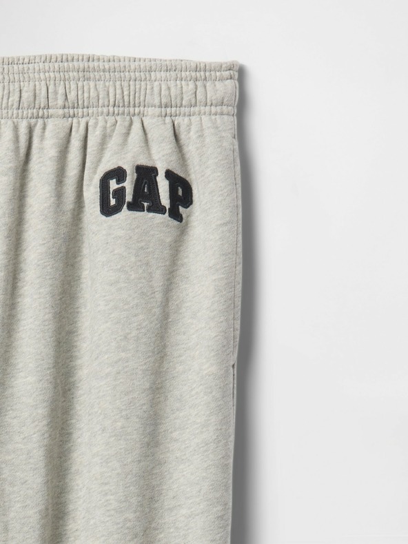 GAP Superge z logotipom GAP