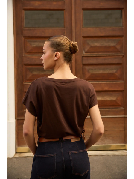 Moodo Bombažna majica z V izrezom rjava Moodo