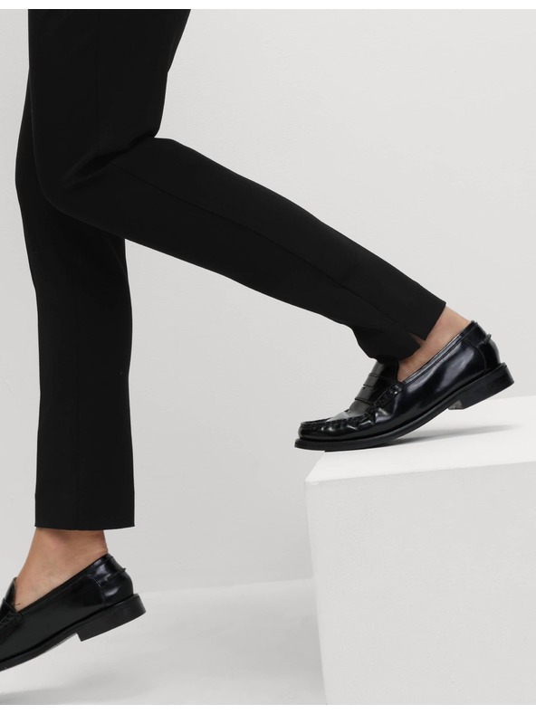 Marks & Spencer Hlače ozkega kroja do gleženj Marks & Spencer črna