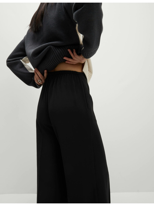 Marks & Spencer Široke hlače iz krep-a z elastičnim pasom Marks & Spencer črne