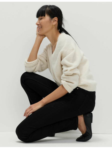 Marks & Spencer Kavbojke Lily ozkega kroja z razteznostjo Marks & Spencer črna