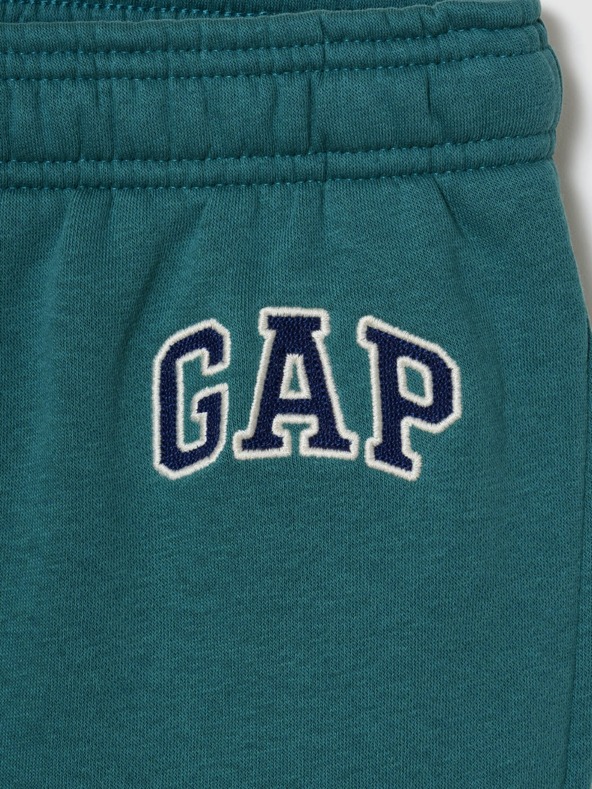 GAP Superge z logotipom GAP