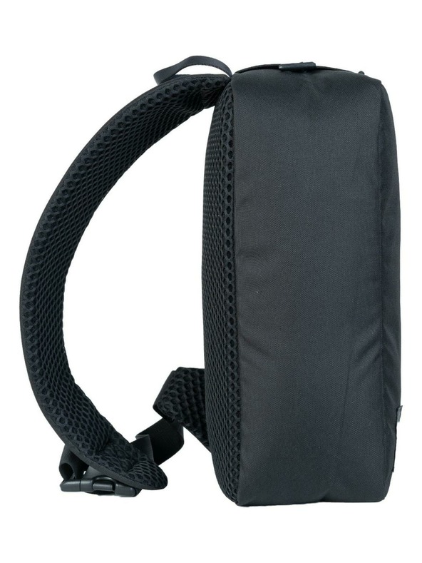 CabinZero Črni nahrbtnik CabinZero Classic za eno ramo (11L)