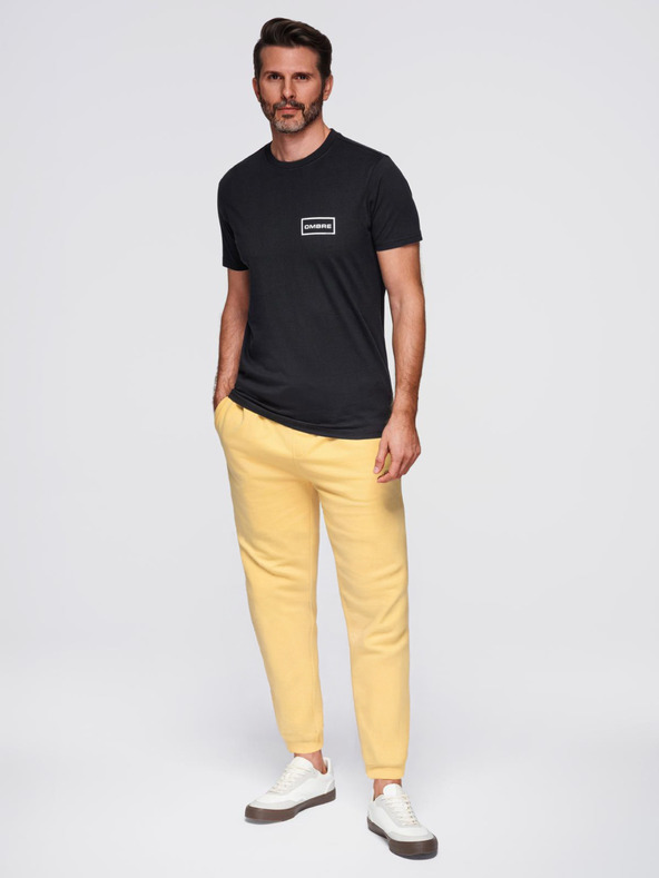 Ombre Clothing Moška pletenina majica s tiskanjem in rezom REGULAR - črna V2 OM-TSPT-0231 Ombre Clothing