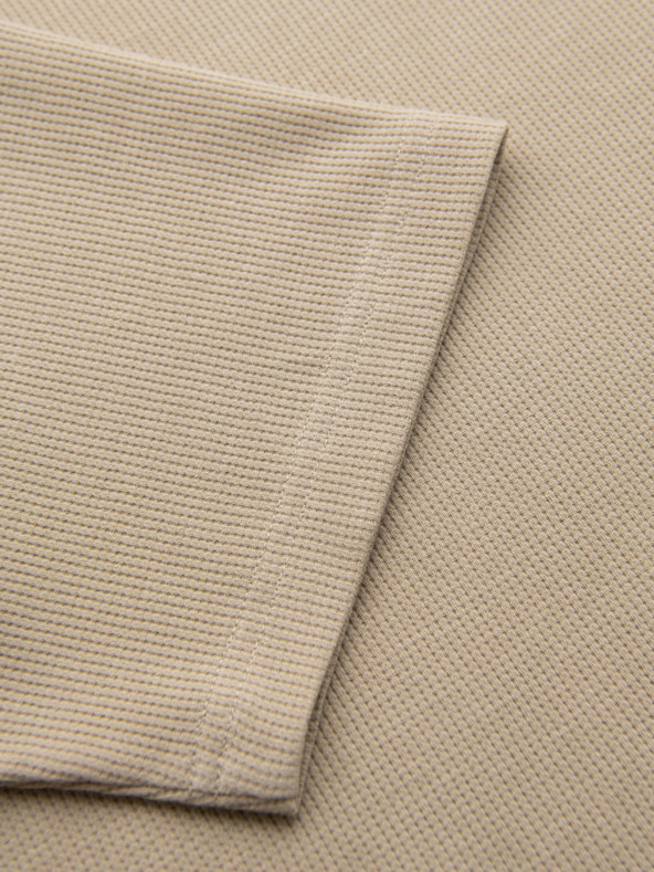 Ombre Clothing Moška majica z okroglim izrezom in vaflasto teksturo - pesek V2 OM-TSCT-0197 Ombre Clothing