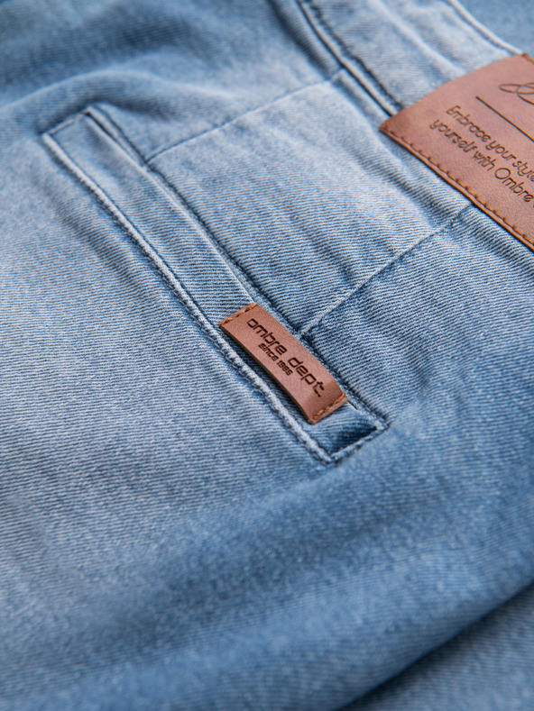 Ombre Clothing Moške jeans hlače CARROT s potrganostmi - svetlo modre V1 OM-PADP-0253 Ombre Clothing