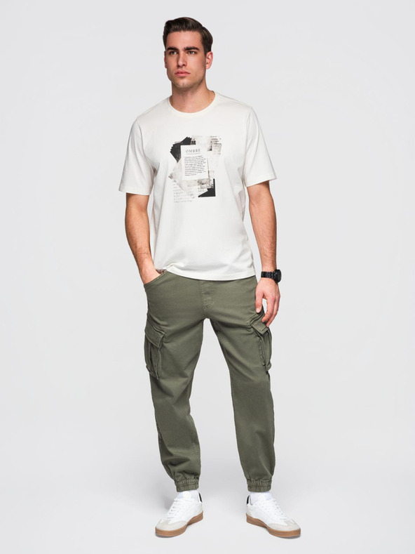 Ombre Clothing Moška bombažna majica z zanimivim tiskom na prsih - bela V2 OM-TSPT-0261 Ombre Clothing