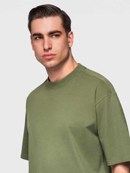 Ombre Clothing Moška bombažna majica LOOSE FIT z okroglim vratom - temno olivno zelena V8 OM-TSBC-0267 Ombre Clothing