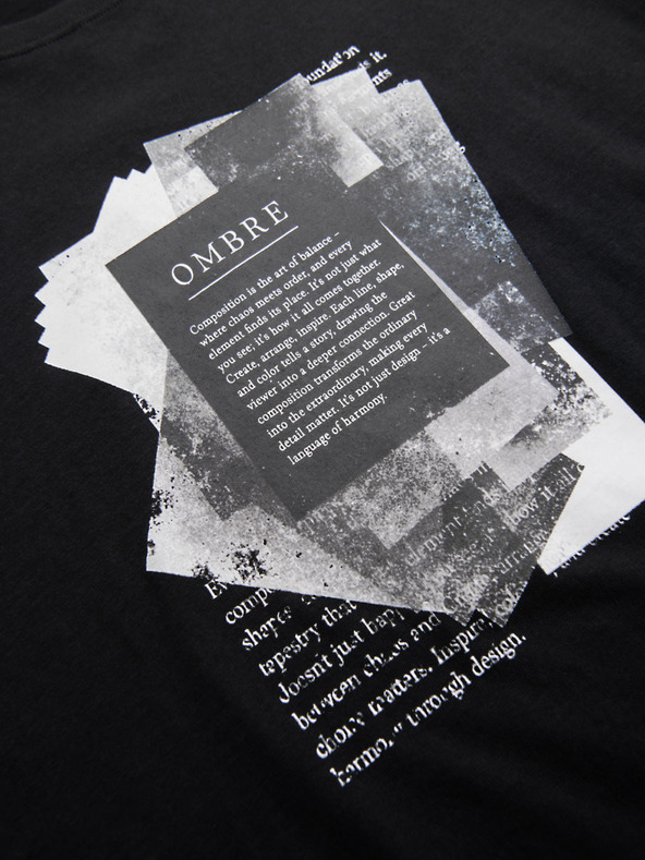 Ombre Clothing Moška bombažna majica z zanimivim tiskom na prsih - črna V1 OM-TSPT-0261 Ombre Clothing