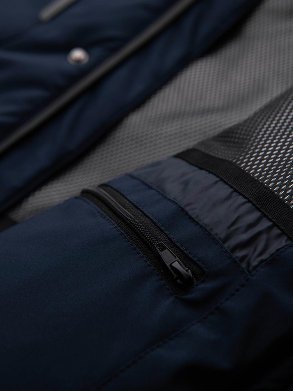 Ombre Clothing Pánska zimná bunda s odnímateľnou kapuco z nepremokavej tkaniny - tmavo modrá V1 OM-JAHP-0306 Ombre Clothing