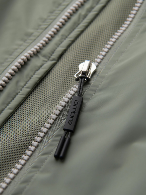 Ombre Clothing Moška kontrastna vetrovka s kapuco - olivno siva V3 OM-JANP-0228 Ombre Clothing