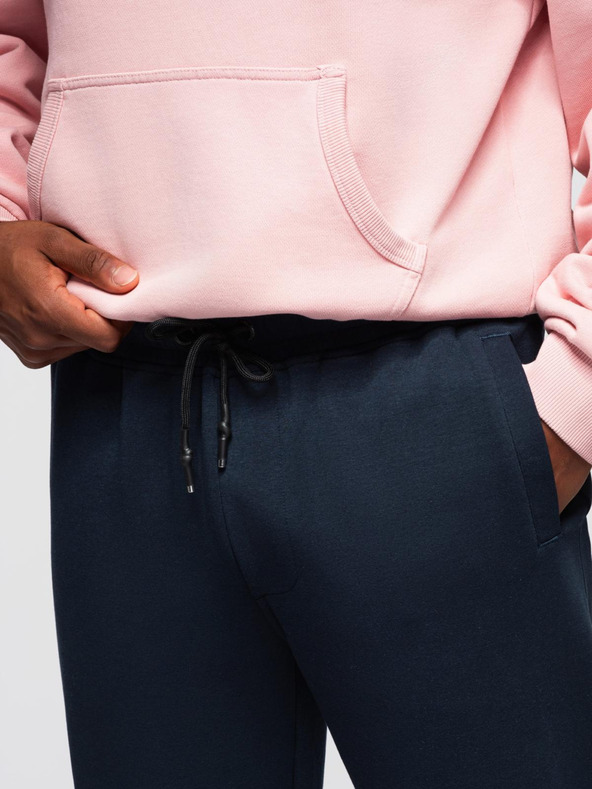Ombre Clothing Moške jogging hlače z ravno hlačnico in gumijastimi detajli - temno modre V2 OM-PASK-0281 Ombre Clothing