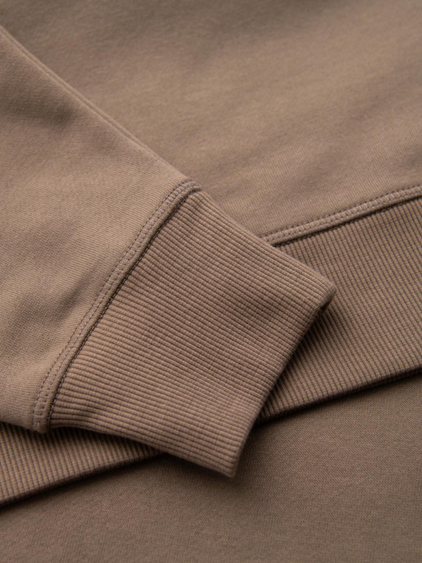 Ombre Clothing Klasična moška mikica z okroglim izrezom - svetlo rjava V3 OM-SSNZ-0243 Ombre Clothing