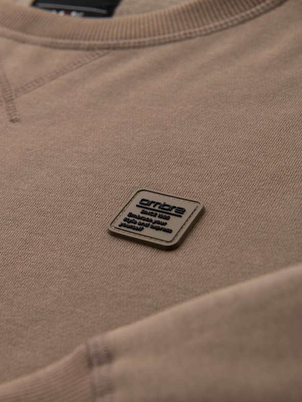 Ombre Clothing Klasična moška mikica z okroglim izrezom - svetlo rjava V3 OM-SSNZ-0243 Ombre Clothing