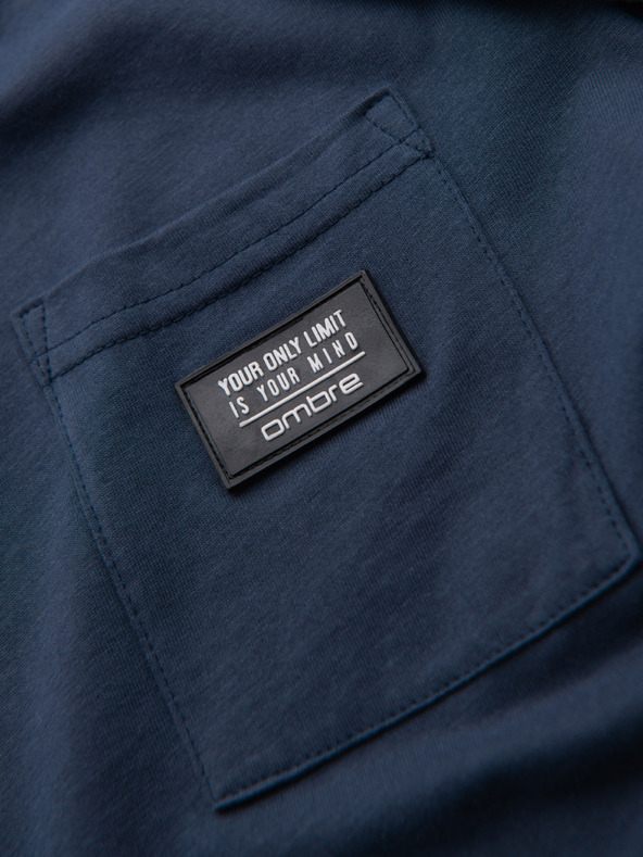 Ombre Clothing Temno modra moška majica z žepom Ombre Clothing