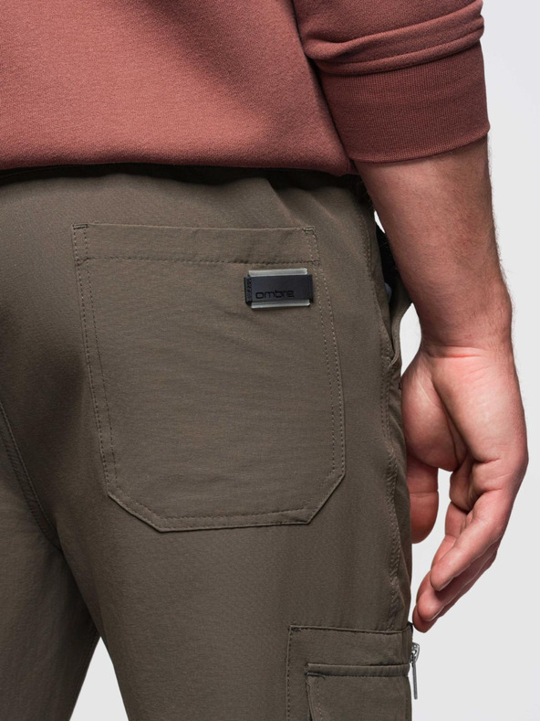 Ombre Clothing Moške jogger hlače z žepi in potiskom temno olivno zelene barve Ombre oblačila