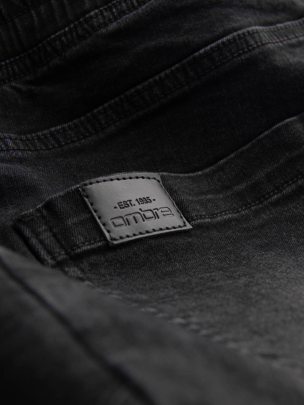 Ombre Clothing Moške športne hlače iz džinsa z asimetričnim šivom črne Ombre Clothing