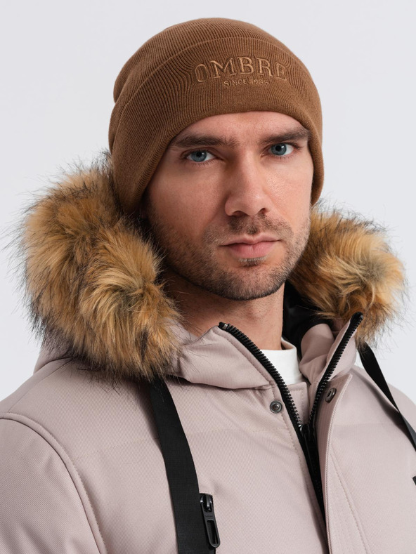 Ombre Clothing Moška pletena kapa z izvezenim napisom Ombre Clothing