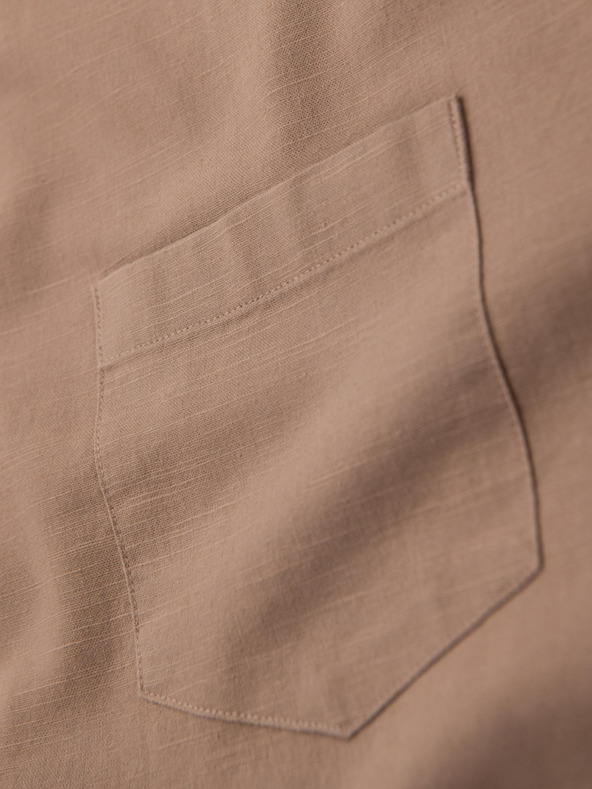 Ombre Clothing Moška platnen srajca z stoječim ovratnikom in žepom REGULAR FIT - svetlo rjava