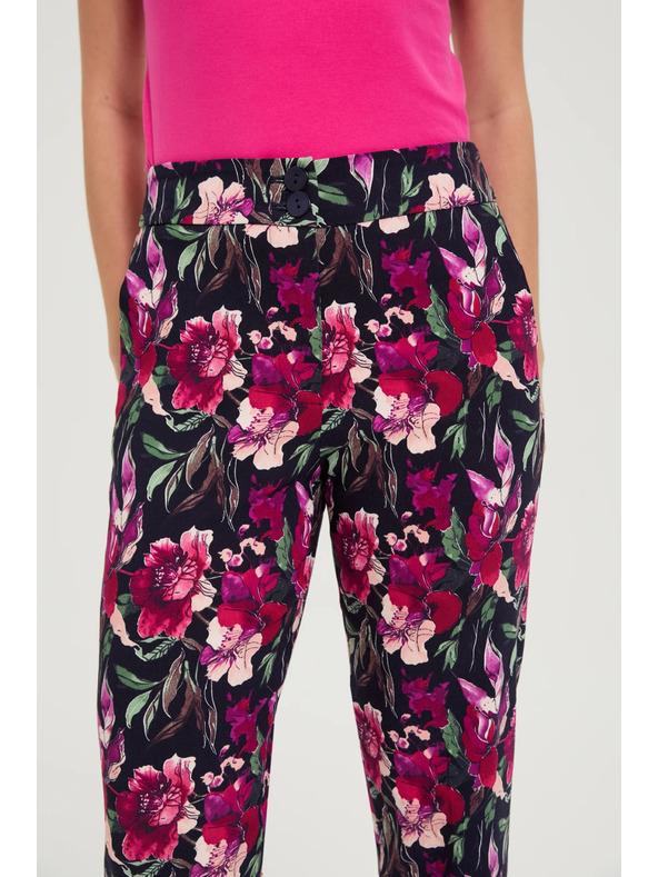 Moodo Hlače s cvetjem temno modre barve Moodo