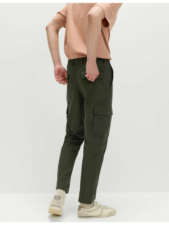 Marks & Spencer Raztegljive hlače z žepi, rahlo zoženega kroja Marks & Spencer zelena