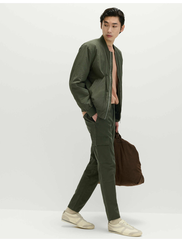 Marks & Spencer Raztegljive hlače z žepi, rahlo zoženega kroja Marks & Spencer zelena