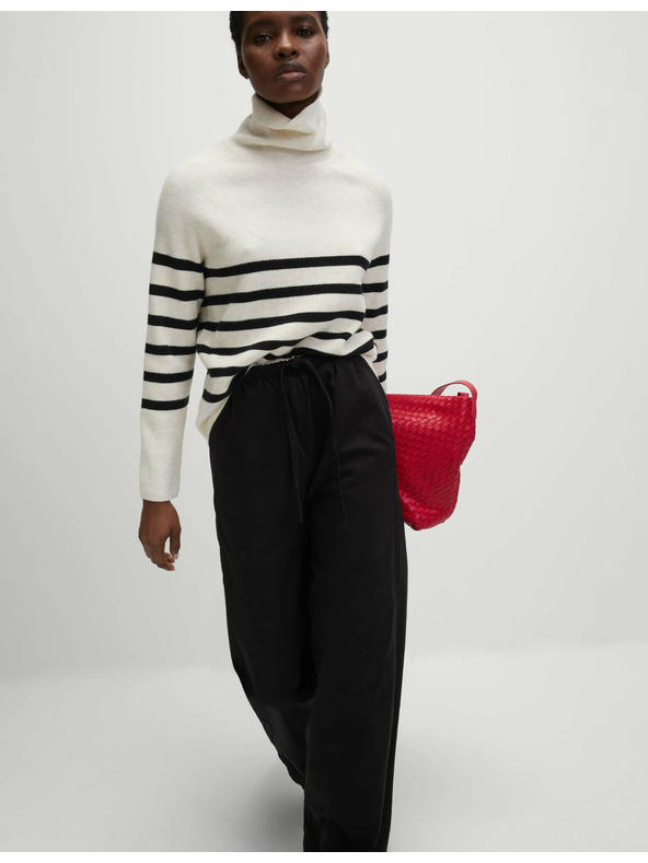 Marks & Spencer Kavbojke z širokimi hlačnicami, zategljive v pasu na vrvico Marks & Spencer črna