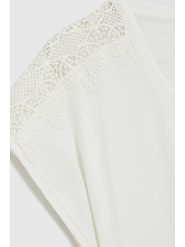 Moodo Bluza s čipko na rokavih bela Moodo