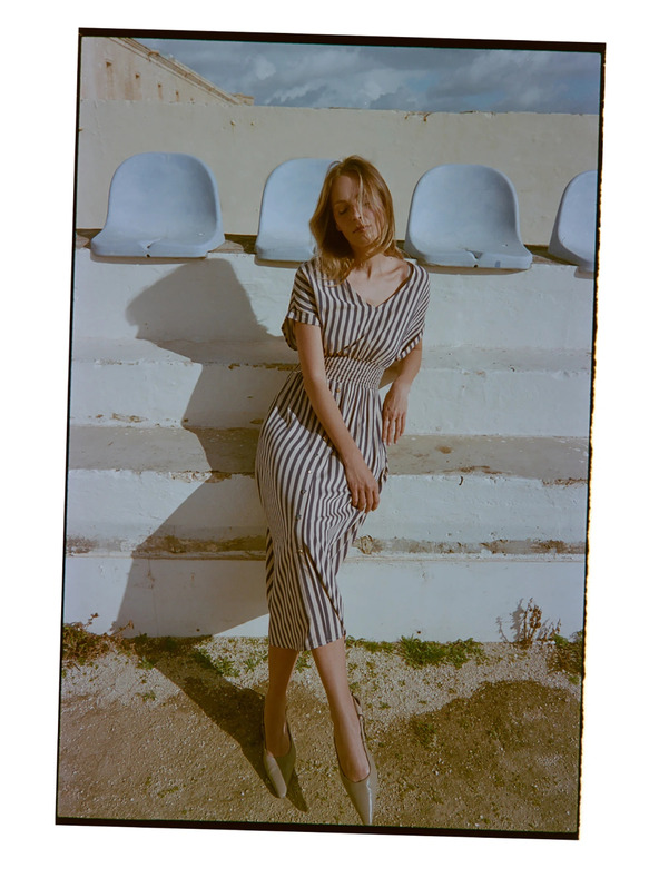 Moodo Obleka iz viskoze s črtami temno modra Moodo