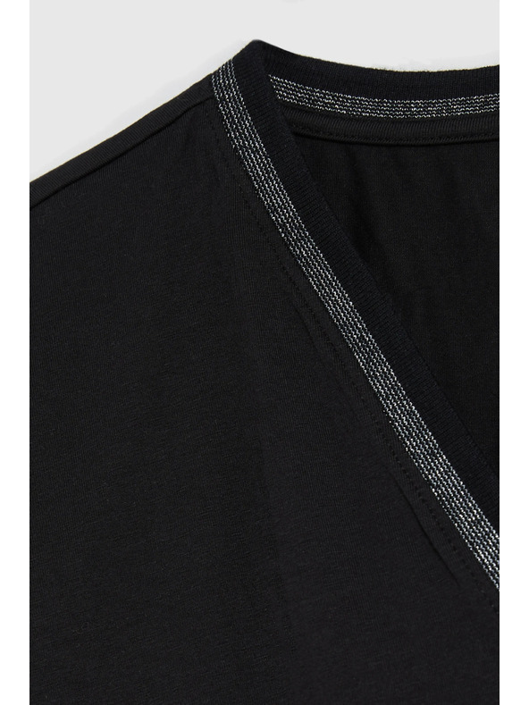 Moodo Bombažna majica z V izrezom črna Moodo