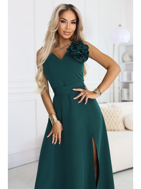 numoco Romantična maxi obleka s cvetlico na ramenu in razporkom - steklenica zelena