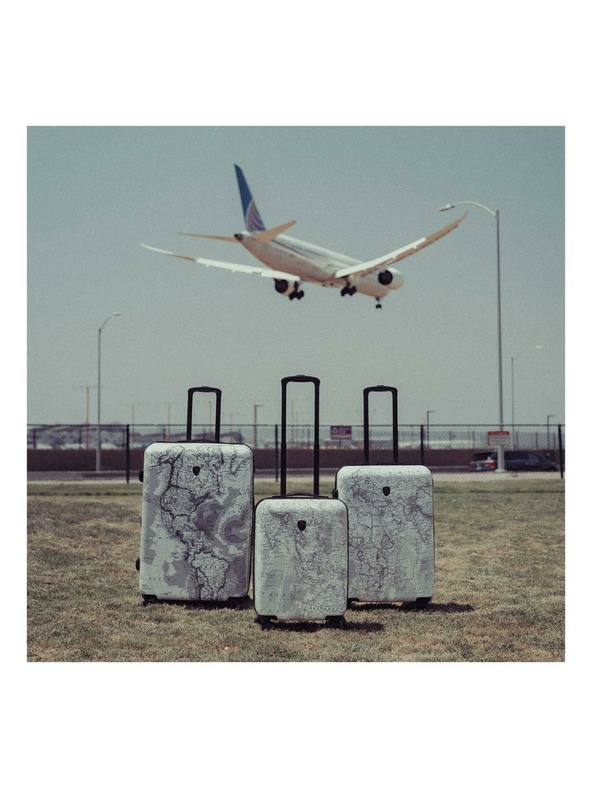 Heys Črno-beli potovalni kovček z vzorcem Heys Journey 3G M Črno-bela karta