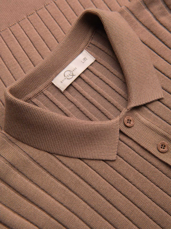 Ombre Clothing Moška polokošulja SLIM FIT iz viskoze z navpičnimi črtami - svetlo rjava V5 OM-POSS-0169 Ombre Clothing