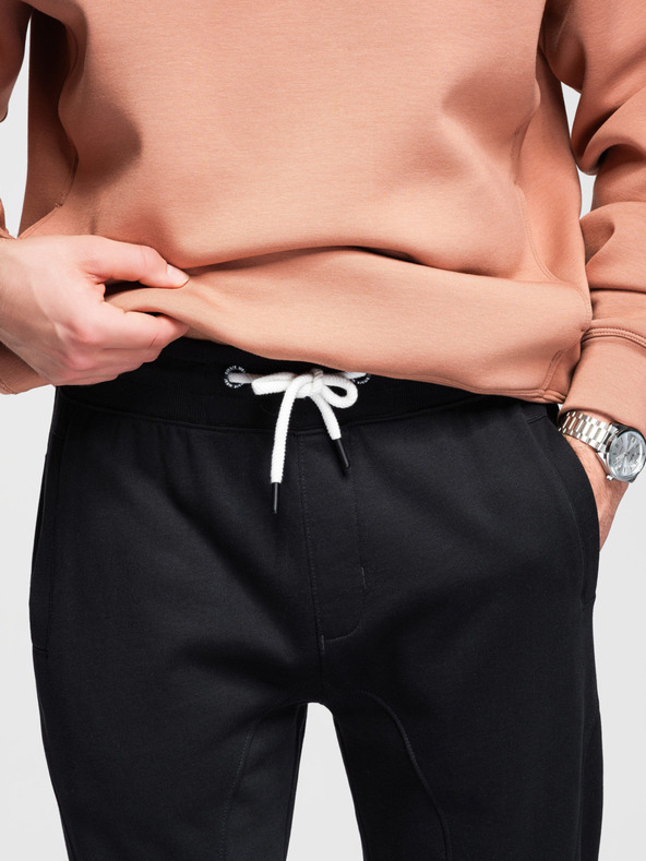 Ombre Clothing Moške trenirke BASIC z rebrasto nogavico - črne V5 OM-PABS-0305 Ombre Clothing