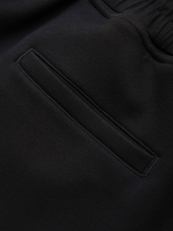 Ombre Clothing Moške trenirke z ravnimi nogavicami iz gladke pletenine - črne V1 OM-PSBC-0221 Ombre Clothing