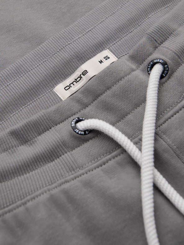Ombre Clothing Moške bombažne trenirke BASIC z nepodloženimi nogavicami - sive V8 OM-PABS-0304 Ombre Clothing