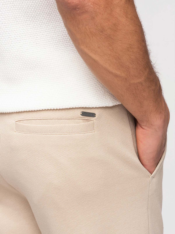 Ombre Clothing Moške sproščene hlače CARROT FIT iz žakardinega pletenine - bež V2 OM-PACP-0292 Ombre Clothing