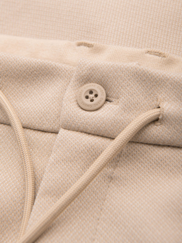 Ombre Clothing Moške sproščene hlače CARROT FIT iz žakardinega pletenine - bež V2 OM-PACP-0292 Ombre Clothing