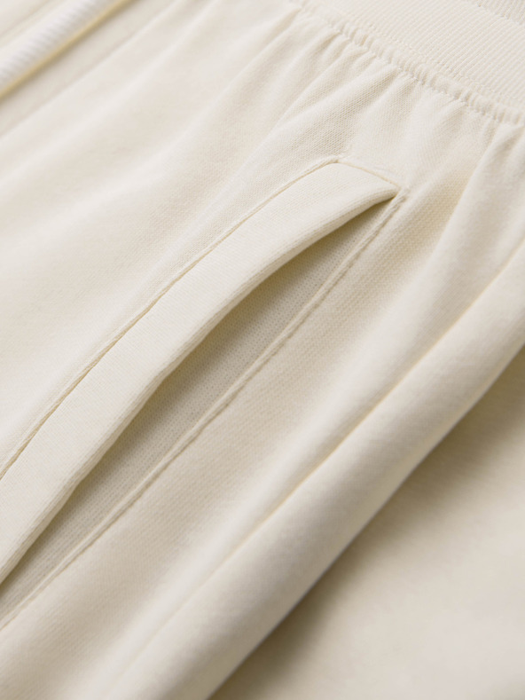 Ombre Clothing Moške bombažne trenirke BASIC z nepodloženimi nogavicami - smetanaste V11 OM-PABS-0304 Ombre Clothing