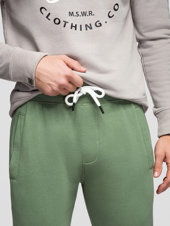 Ombre Clothing Moške bombažne trenirke BASIC z nepodloženimi nogavicami - zelene V3 OM-PABS-0304 Ombre Clothing