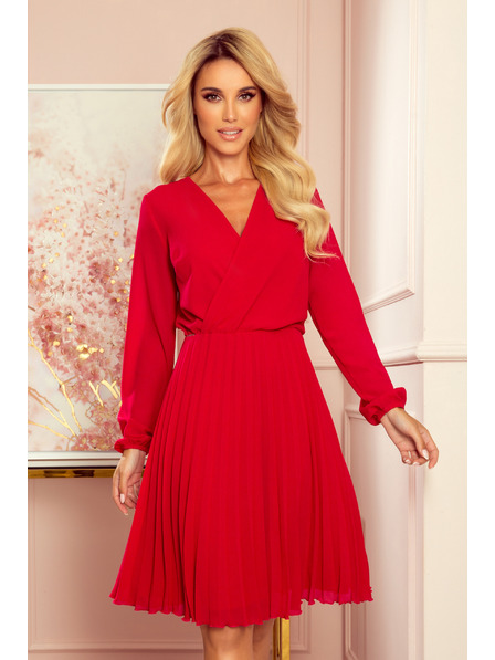 numoco ISABELLE Plisirana obleka z izrezom in dolgimi rokavi - Rdeča