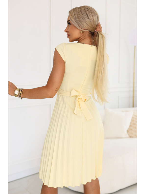 numoco LILA Klasični naborani obleki s kratkim rokavom in pasom - maslena rumena
