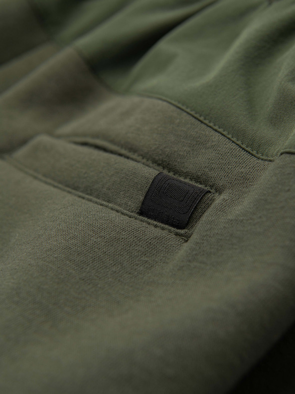 Ombre Clothing Moške trenirke JOGGER s žepi na stegnih in kontrastnimi vstavki - olivna V5 OM-PASK-0222 Ombre Clothing