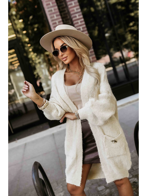 numoco basic Modno oversized kardigana z okrasno broško in praktičnimi žepi - bež