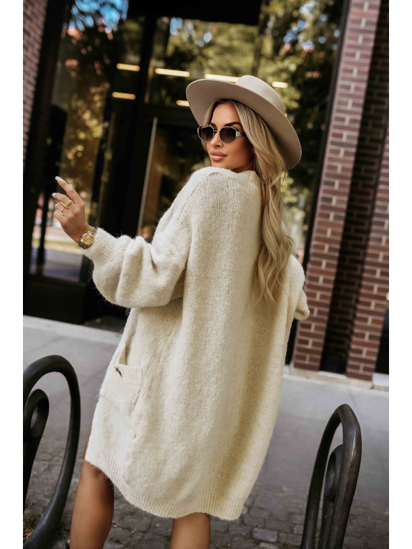 numoco basic Modno oversized kardigana z okrasno broško in praktičnimi žepi - bež