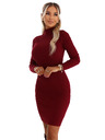 numoco basic Elegantna prilegajoča obleka s turtleneckom, ki lepo poudarja silhueto - vinska