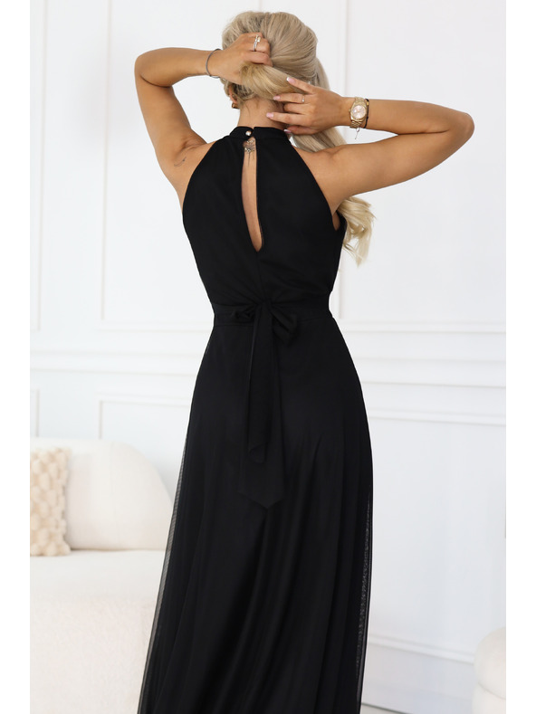 numoco basic Elegantna večerna maxi obleka halter s tulejem in vezanjem v pasu - črna