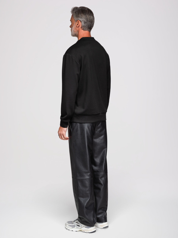 Ombre Clothing Moški pulover z aplikacijo križa in srebrnim kamnom z okroglim izrezom - črna V1 OM-SSNZ-0271 Ombre Clothing