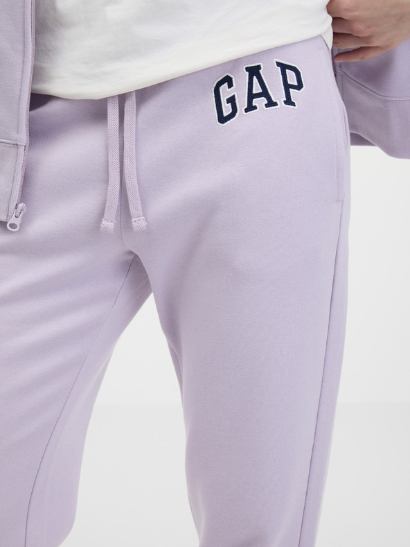 GAP Superge z logotipom GAP