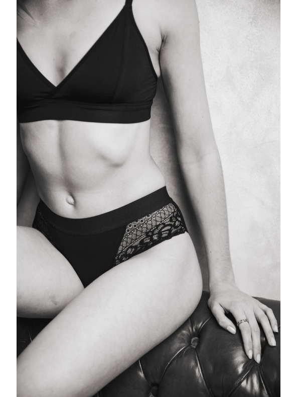 WUKA Menstrualne hlačke WUKA Ultimate™ Lace Hipster - Medium